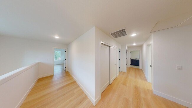 Building Photo - *Contemporary Home, Stylish Luxury, Centra...