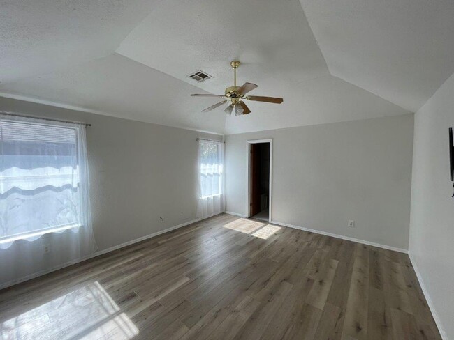 Building Photo - 3 bed in Edmond schools, great location wi...