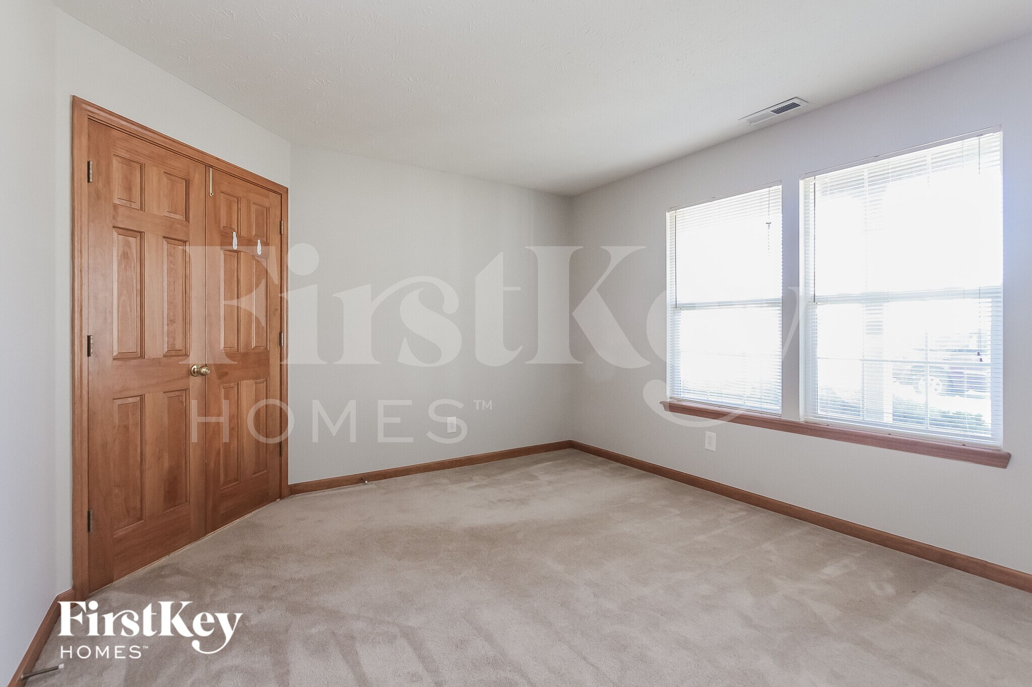 Building Photo - 1117 Central Park Blvd N