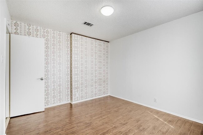 Building Photo - 6601 Skycrest Dr