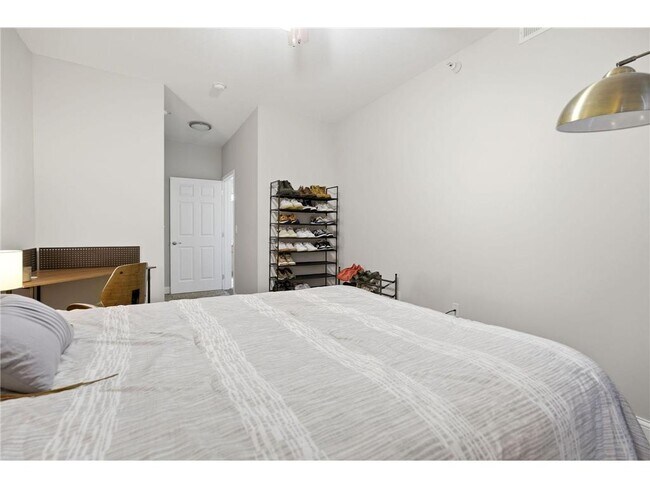 Building Photo - 545 N 1st St