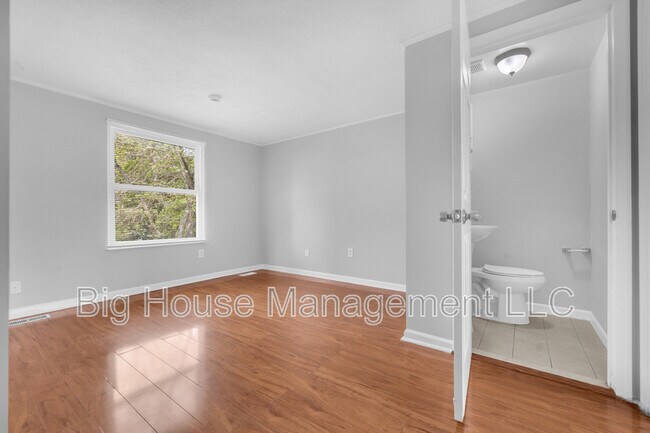 Building Photo - 7003 Rock Creek Dr