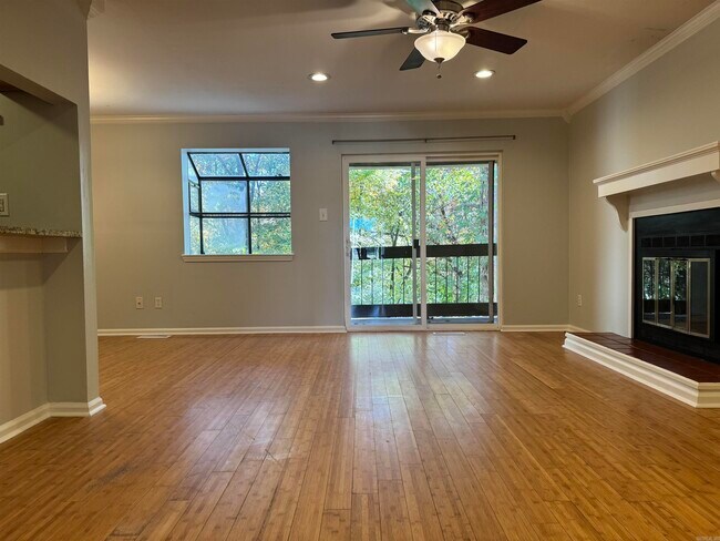 Building Photo - 301 Kings Row Dr