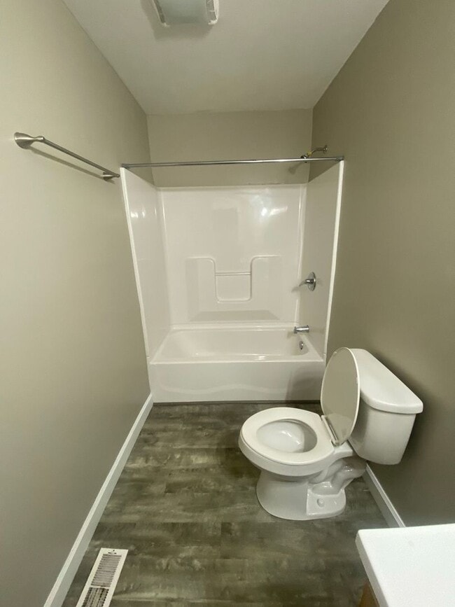 Building Photo - Now available 3 Bedroom 2 Bath Single Fami...