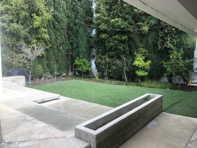 Building Photo - 128 S Carson Rd