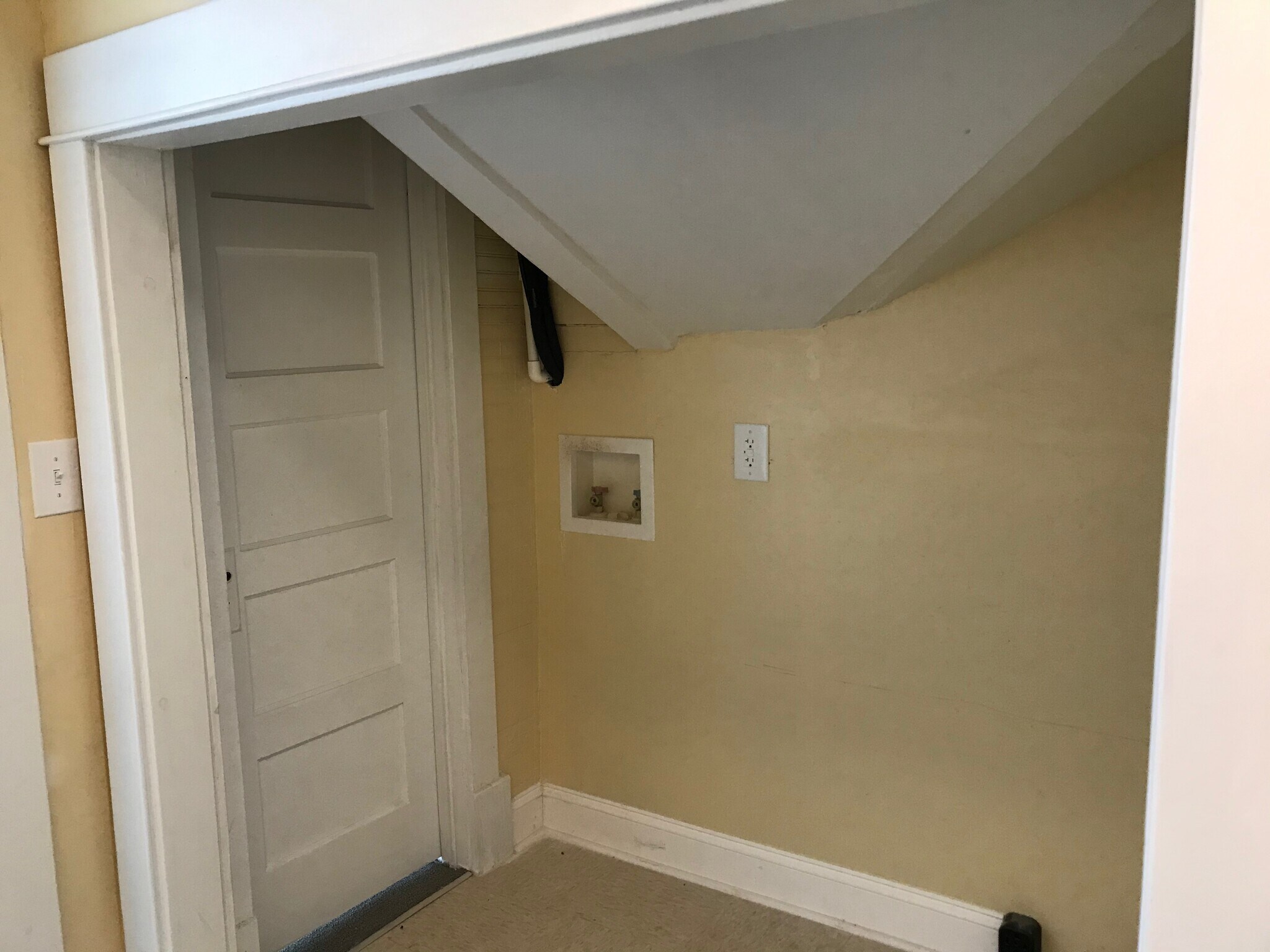 Laundry Nook - 1219 Grace Ave