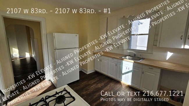 Building Photo - Spacious 2-bedroom, 1-bath apartment!