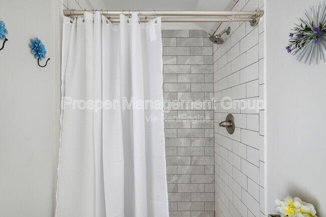 Building Photo - 201 Nassau St