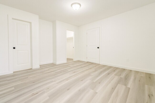 Building Photo - 1213 Kingston Dr