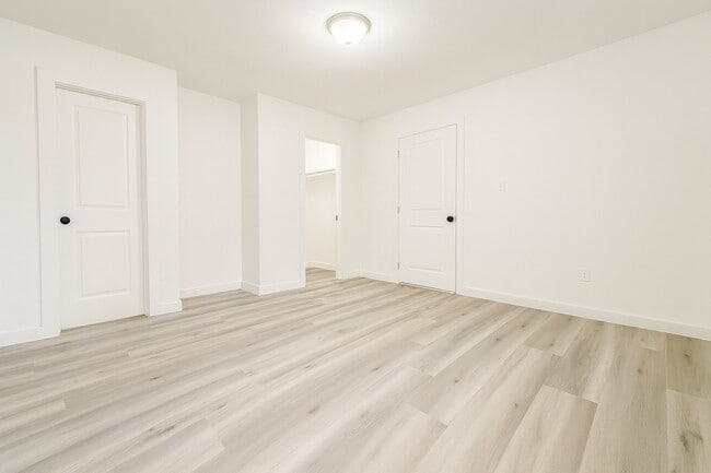 Building Photo - 1225 Kingston Dr