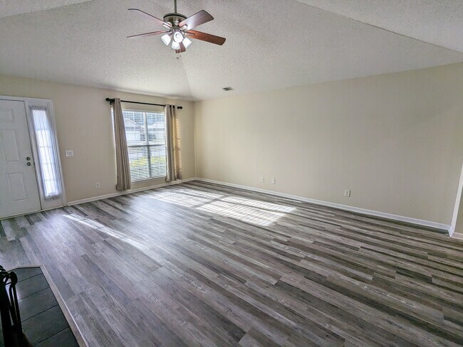 Building Photo - 89 Carlisle Ln