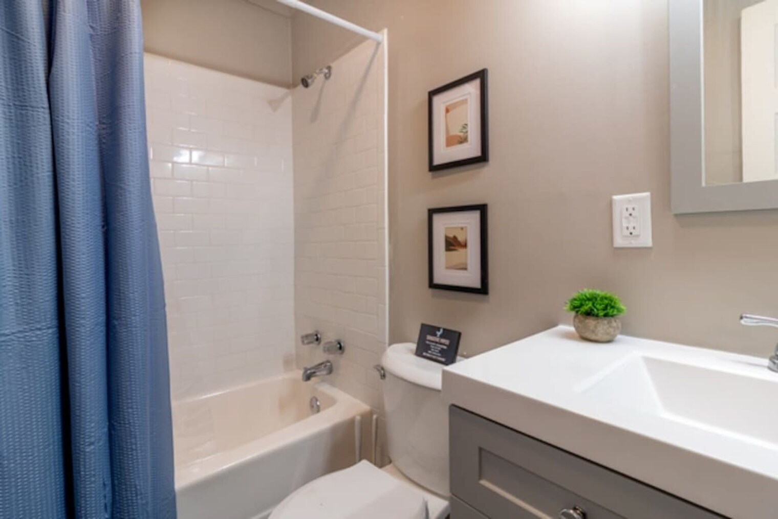 Building Photo - 3912 Crestview Dr