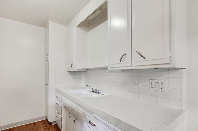 Building Photo - Encino Continental