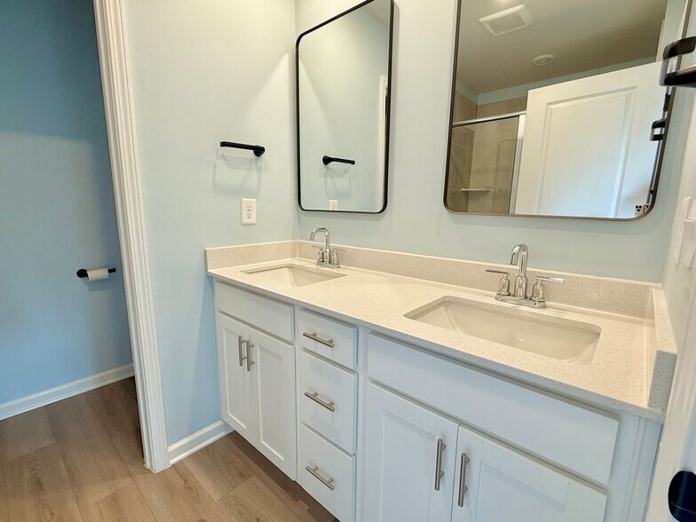 Building Photo - 3615 Shore Wood Ave