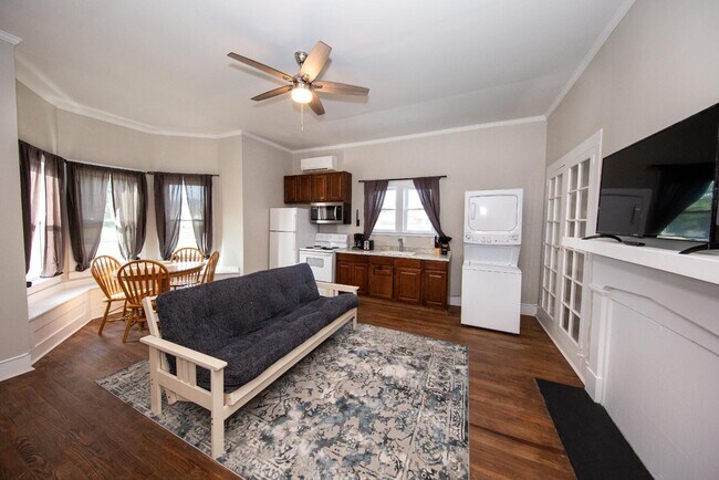 Building Photo - 116 Church St