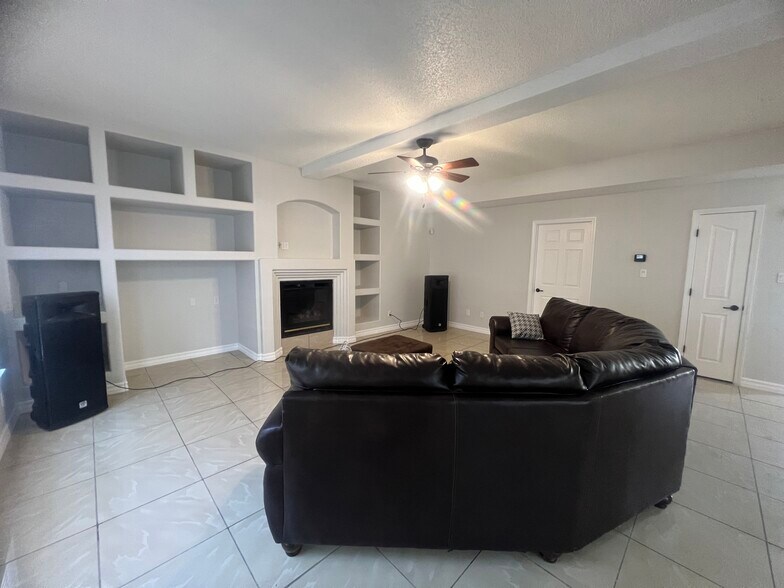 Building Photo - 485 Jeweled Mesa Ct
