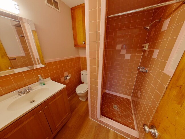 Building Photo - 2122 S Chautaqua