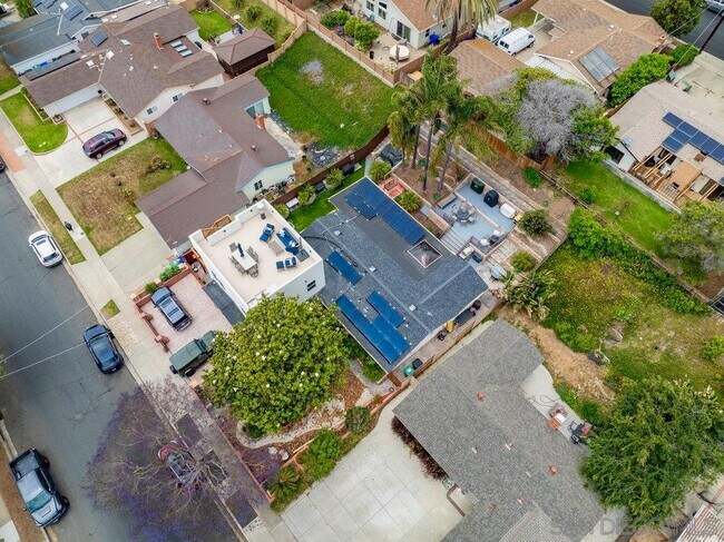 Building Photo - 5050 Gardena Ave