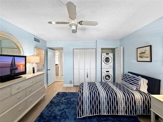 Building Photo - 4325 Gulf of Mexico Dr