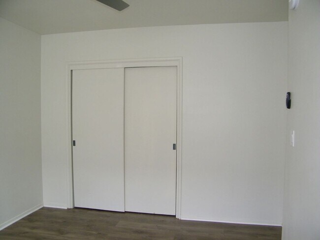 Building Photo - 2bed/2bath AVAILABLE NOW