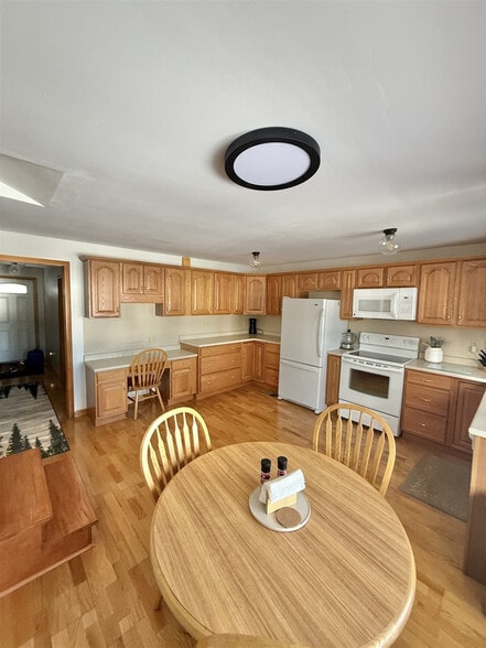 Building Photo - 35 Babes Ln