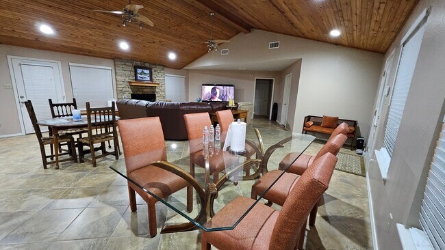 Building Photo - 8565 Lorene St