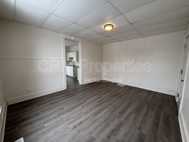 Building Photo - 1039 S Washington St