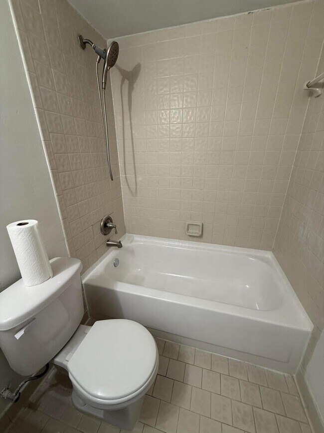 Building Photo - 2000 Springdale Blvd