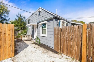 Building Photo - 2867 12th Ave N