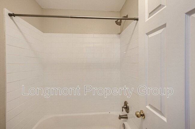 Building Photo - 303 Sweet Valley Ct