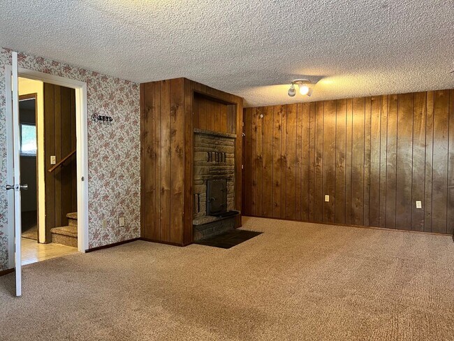 Building Photo - 38355-38385 Weirich Dr