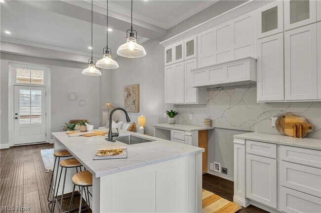 Building Photo - 2130 W 42nd St