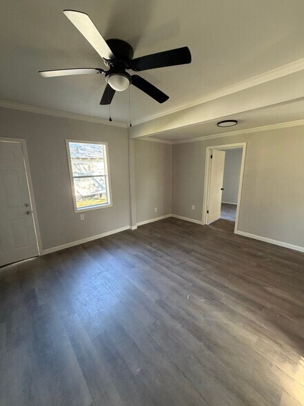 Building Photo - 811 Solomon Ave