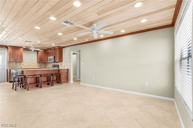 Building Photo - 2371 Baybreeze St