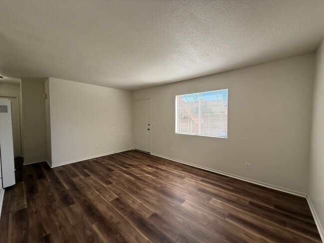 Building Photo - S12000