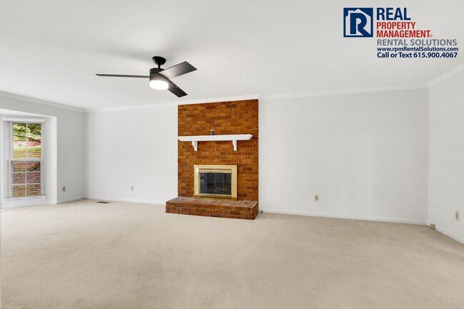 Building Photo - Beautiful Brentwood 3 BD home with attache...