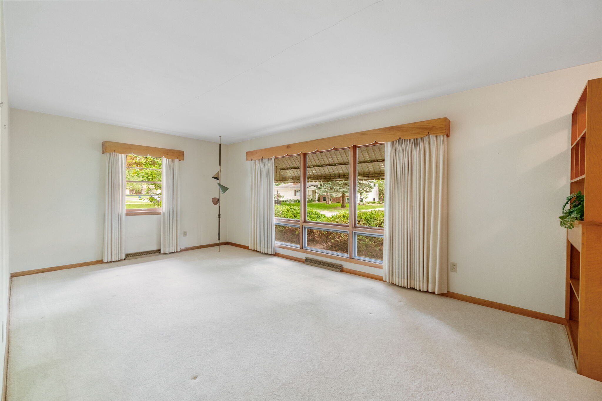 Building Photo - 1238 S Hill Dr