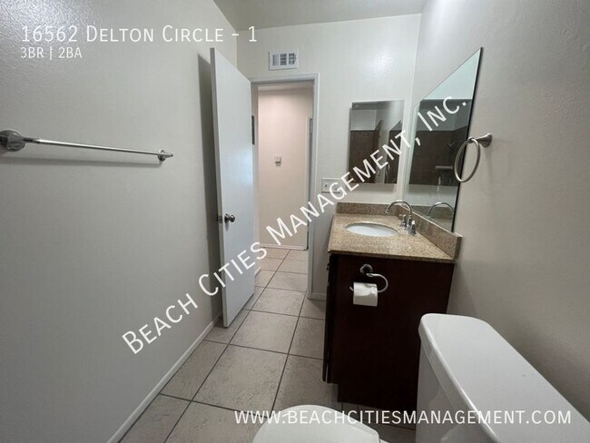 Building Photo - 16562 Delton Cir