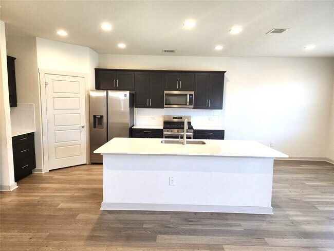 Building Photo - 1041 Winnsboro Lp