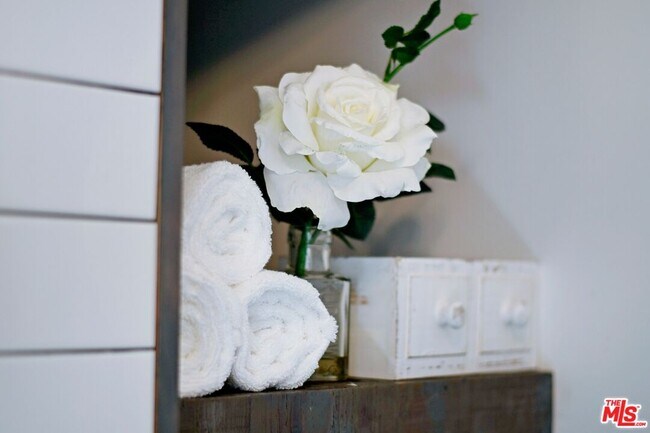 Building Photo - 137 N Harper Ave