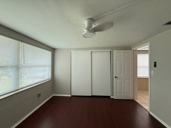 Building Photo - Available Now! Beautiful Single Family Por...