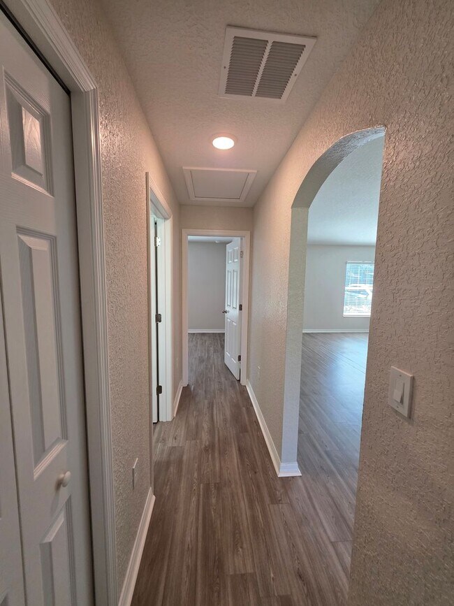 Building Photo - Charming 3 bed 2 bath in Inverness