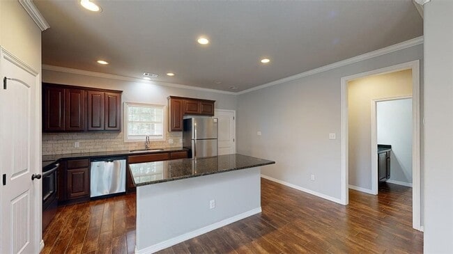 Building Photo - 109 Southland St