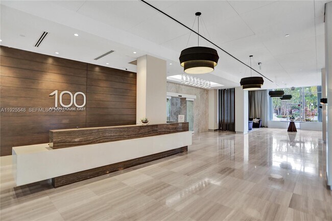 Building Photo - 100 Bayview Dr