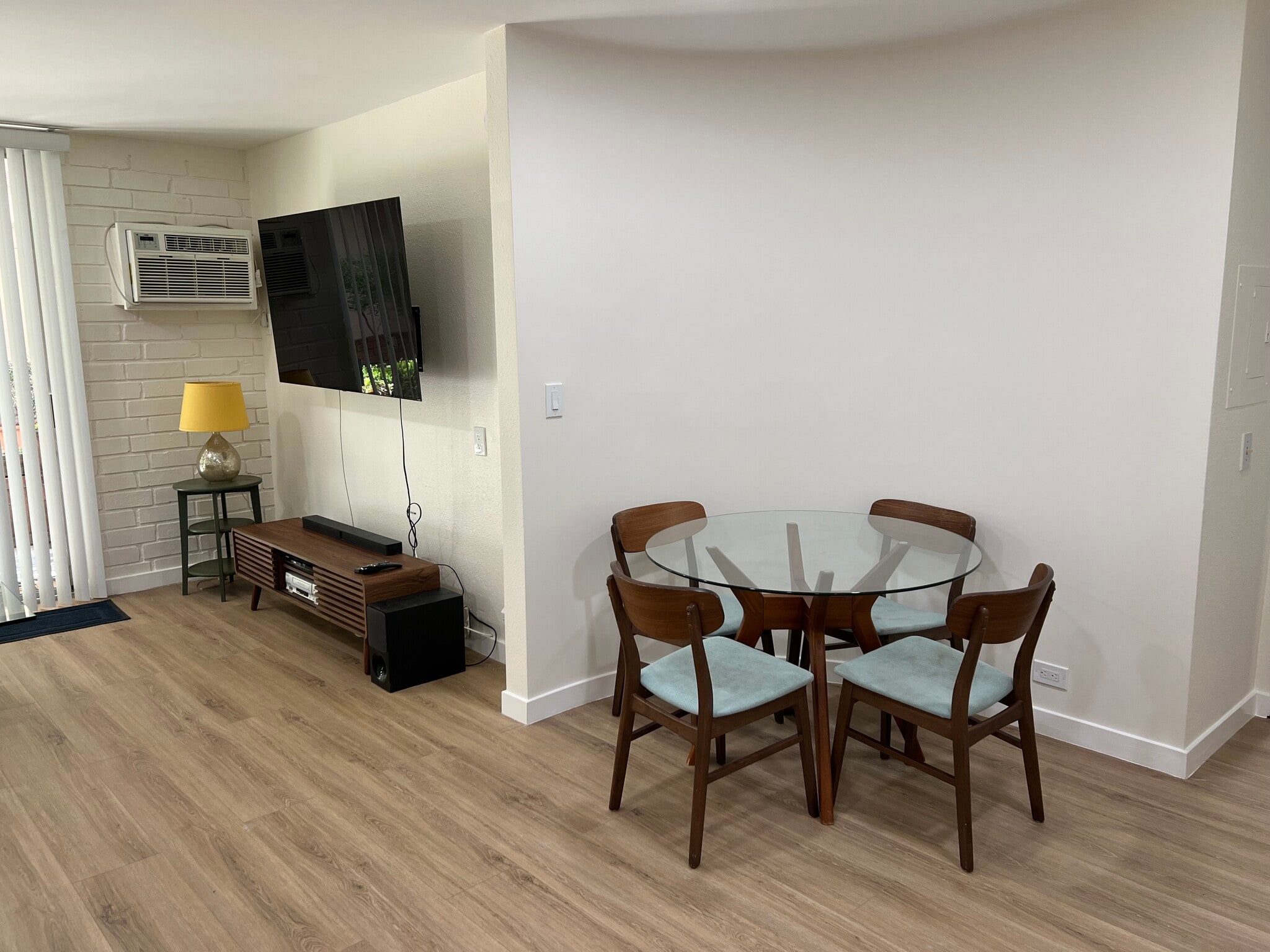 Dining area - 1440 Veteran Ave