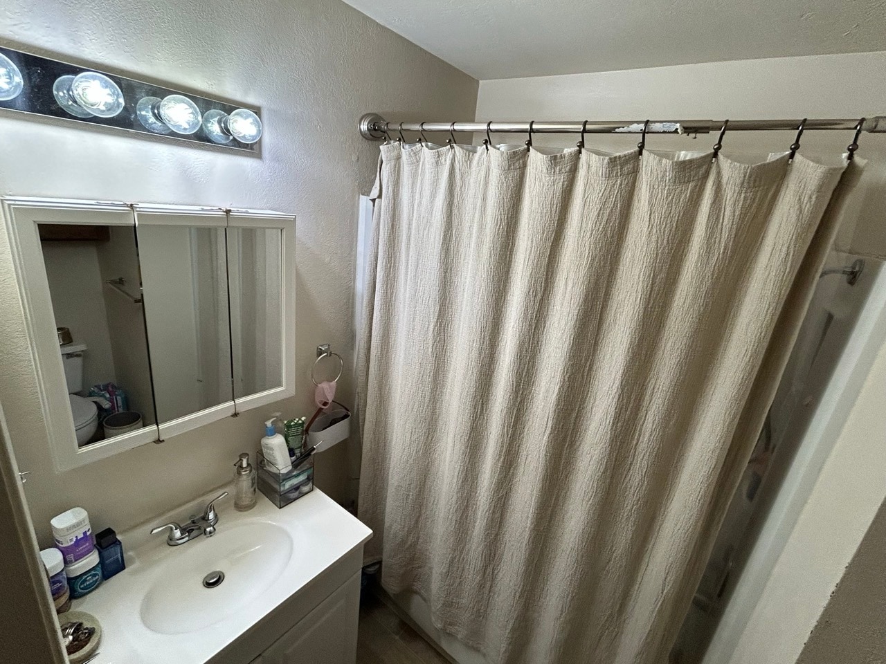 master bath - 702 Cross Timbers Dr