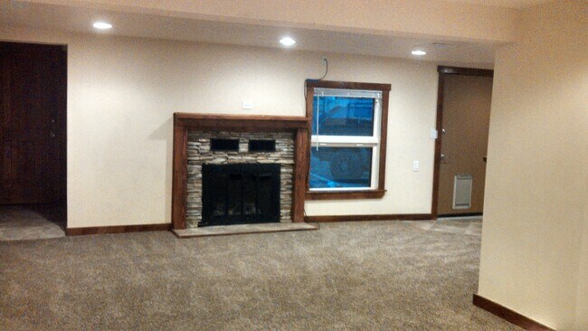 Building Photo - 5BD/3BA North Boulder Home Near Pearl St, CU & Hiking | Avail. August 2026 Pre-Lease