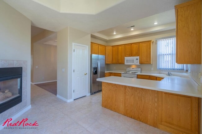 Building Photo - Comfortable 3-bedroom Home. Small Dog Frie...