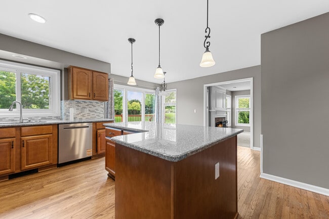 Building Photo - 47643 Ashford Dr S