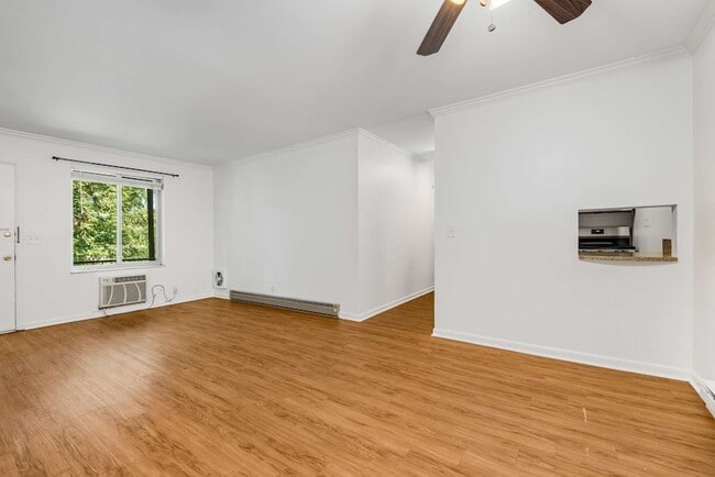 Building Photo - 2601 Hillsboro Pike